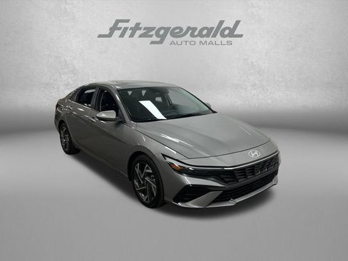 Used 2025 Hyundai Elantra SEL FWD image 8