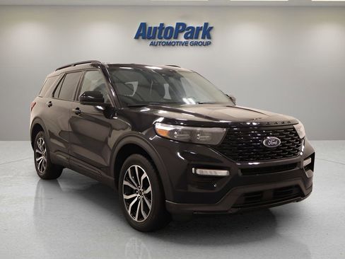 Used 2023 Ford Explorer ST-Line AWD/4WD image 2
