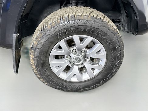 Used 2019 Toyota Tacoma Limited image 31