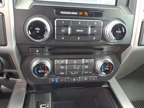 Used 2018 Ford F150 Platinum w/ Equipment Group 701A Luxury AWD/4WD image 25
