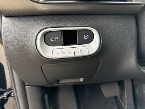 Used 2025 Genesis GV60 RWD image 23