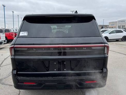 New 2026 Lincoln Navigator Reserve image 6