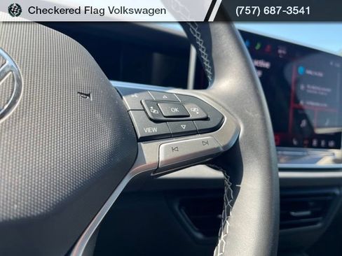 Used 2025 Volkswagen Tiguan SE FWD image 34