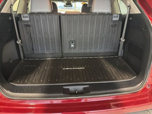 Used 2022 Toyota Highlander XLE image 18