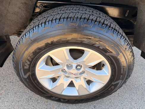 Used 2018 GMC Canyon SLE w/ SLE Convenience Package image 23