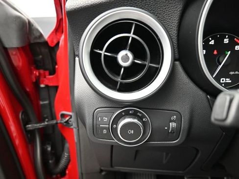 Used 2023 Alfa Romeo Stelvio Ti image 18