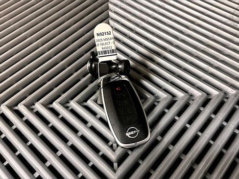 New 2025 Nissan Rogue SV image 13