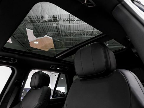 Used 2023 Land Rover Range Rover SE image 7