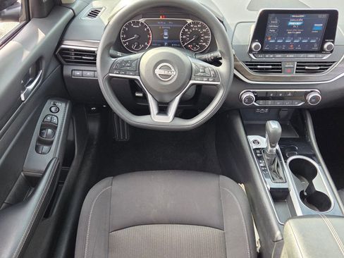 Used 2024 Nissan Altima 2.5 SV image 7