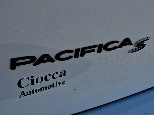 Used 2025 Chrysler Pacifica Limited FWD image 31