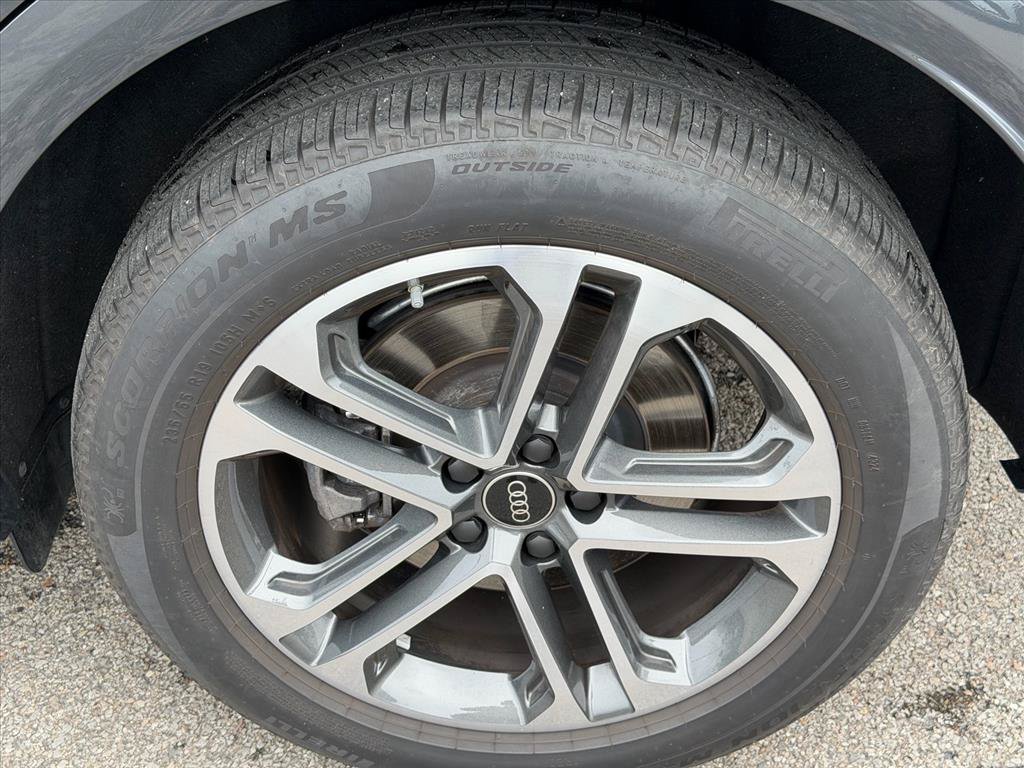Certified 2025 Audi Q5 Premium w/ Convenience Package AWD/4WD image 9