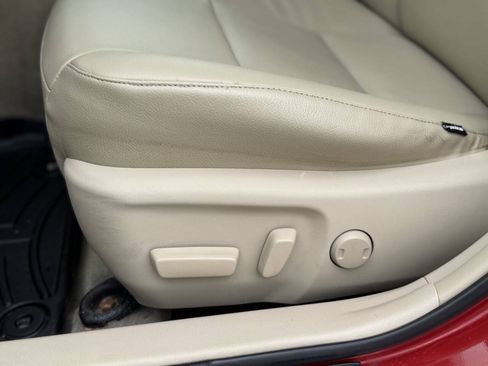 Used 2012 Toyota Camry XLE w/ Convenience Pkg FWD image 5