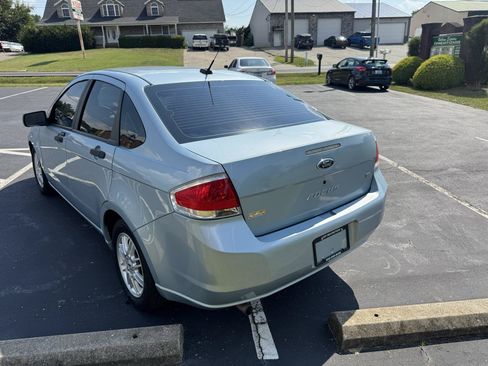 Used 2009 Ford Focus SE FWD image 6