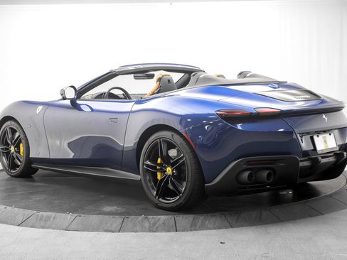 Used 2025 Ferrari Roma Spider RWD image 5