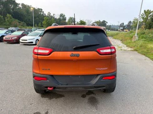 Used 2016 Jeep Cherokee Trailhawk AWD/4WD image 10