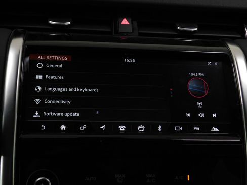 Used 2020 Land Rover Discovery Sport SE AWD/4WD image 49