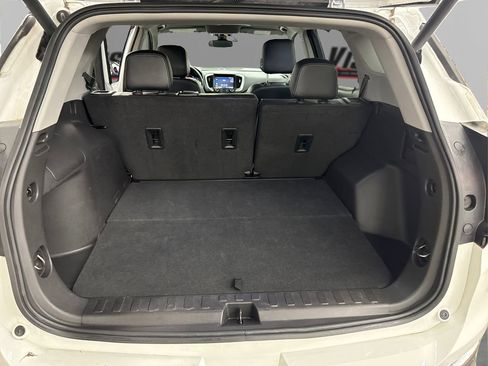 Used 2024 GMC Terrain SLT image 11