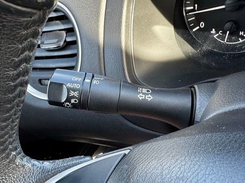 Used 2018 Nissan Pathfinder SL image 28