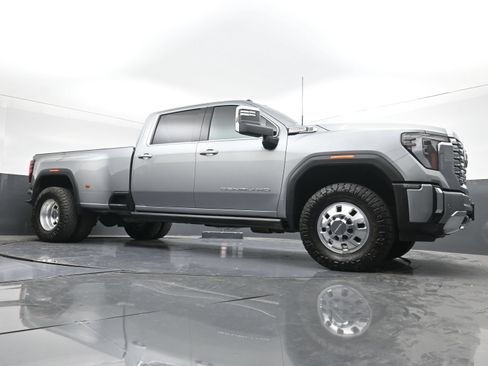 Used 2025 GMC Sierra 3500 Denali w/ Denali Reserve Package AWD/4WD image 25