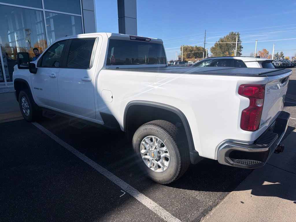 Used 2024 Chevrolet Silverado 2500 LT AWD/4WD image 4