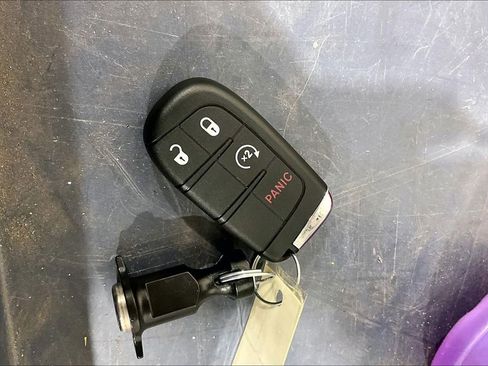 Used 2016 Jeep Renegade Latitude AWD/4WD image 11
