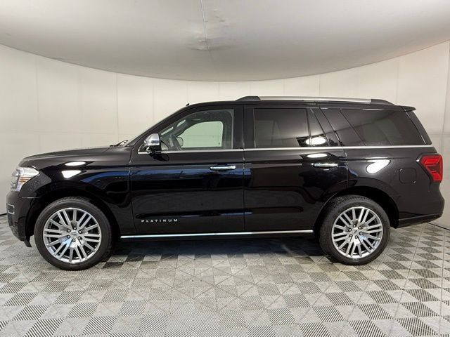 Used 2024 Ford Expedition Platinum AWD/4WD image 3
