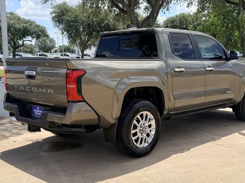 Used 2025 Toyota Tacoma Limited AWD/4WD image 7