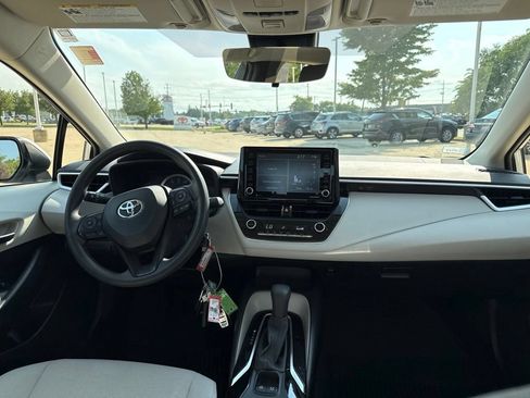 Used 2022 Toyota Corolla LE FWD image 16
