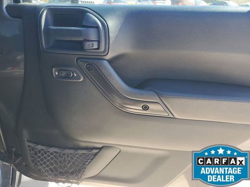 Used 2017 Jeep Wrangler Unlimited Sahara image 45