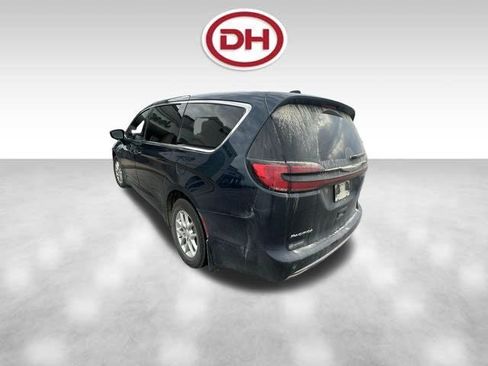 Used 2025 Chrysler Pacifica Select FWD image 9