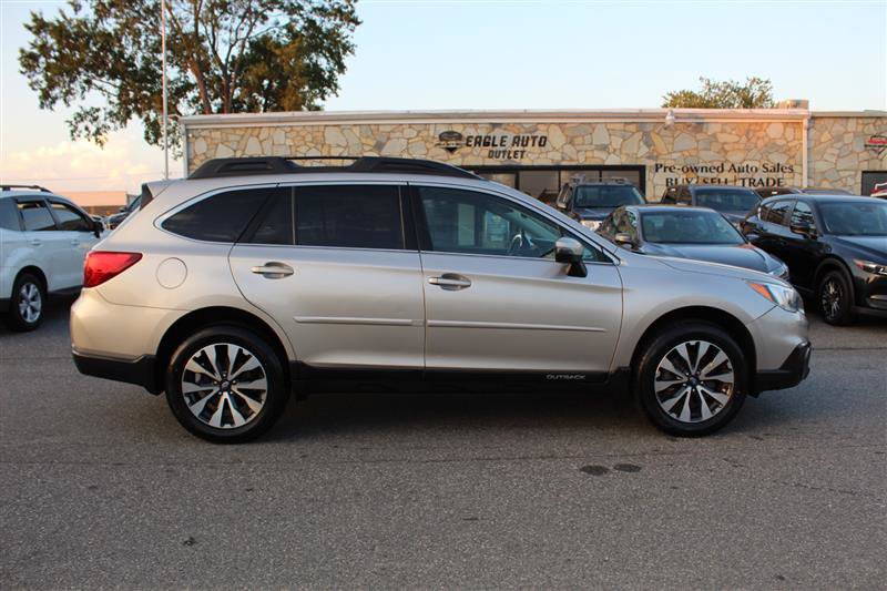 Used 2017 Subaru Outback 2.5i Limited AWD/4WD image 8