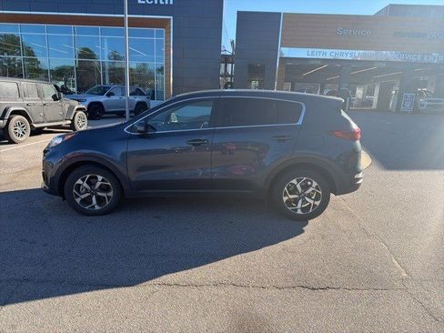Used 2022 Kia Sportage LX image 2