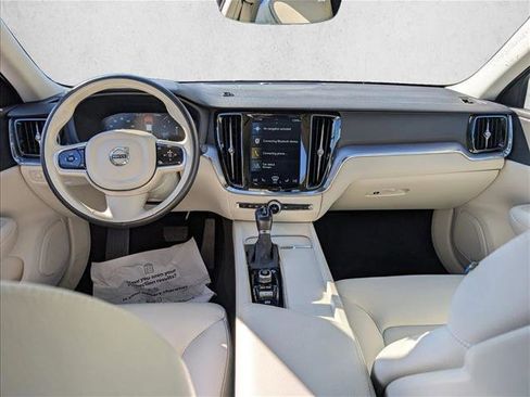 Used 2020 Volvo S60 T5 Momentum image 16