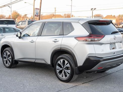 Used 2023 Nissan Rogue SV image 10