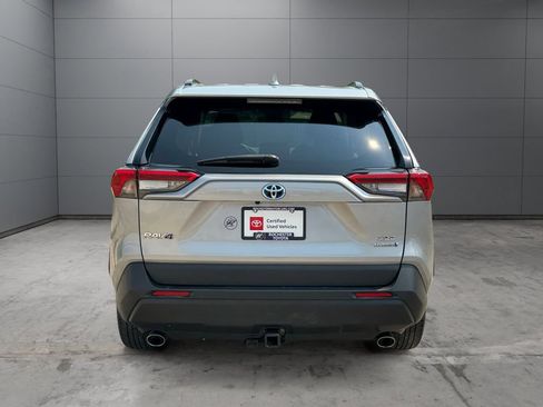 Certified 2022 Toyota RAV4 XLE w/ Carpet Mat Package (TMS) AWD/4WD image 4