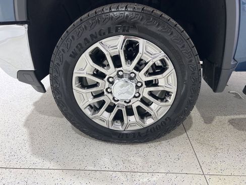 Used 2025 Chevrolet Silverado 2500 LTZ w/ LTZ Premium Package AWD/4WD image 30