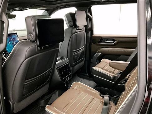 Used 2025 GMC Yukon XL Denali Ultimate w/ LPO, Floor Liner Package AWD/4WD image 34