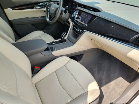 Used 2021 Cadillac XT6 Premium Luxury FWD image 7