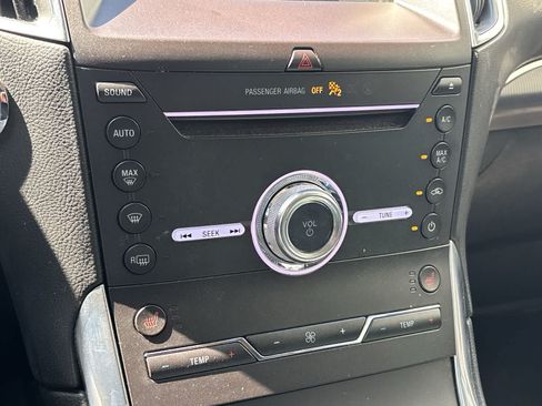 Used 2019 Ford Edge Titanium AWD/4WD image 18