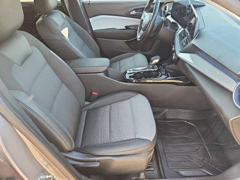 Certified 2024 Chevrolet Trax LT w/ Sunroof Package FWD image 25