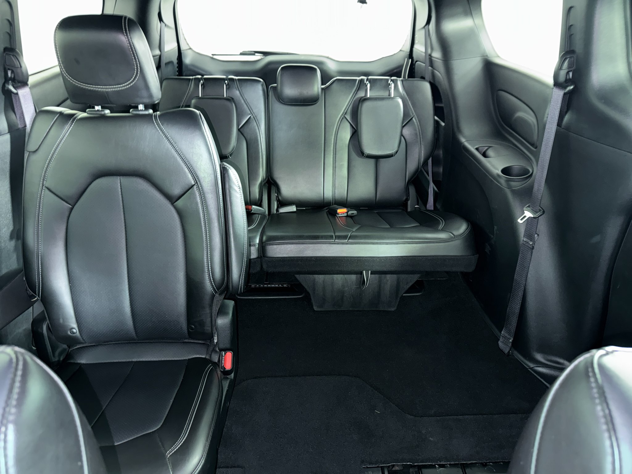 Used 2025 Chrysler Pacifica Select FWD image 10