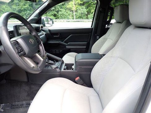 Certified 2024 Toyota Tacoma SR5 AWD/4WD image 16