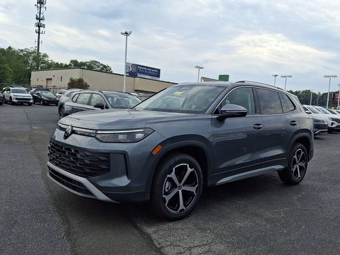 New 2026 Volkswagen Tiguan SE AWD/4WD image 2