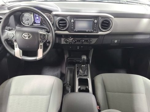 Certified 2018 Toyota Tacoma SR5 AWD/4WD image 22
