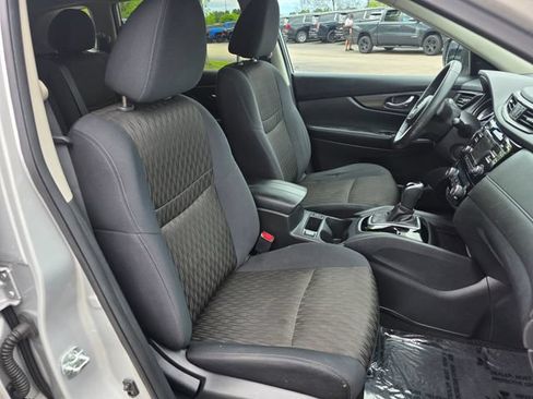 Used 2017 Nissan Rogue SV AWD/4WD image 10