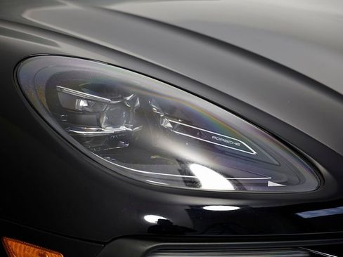 Used 2023 Porsche Macan Turbo image 18