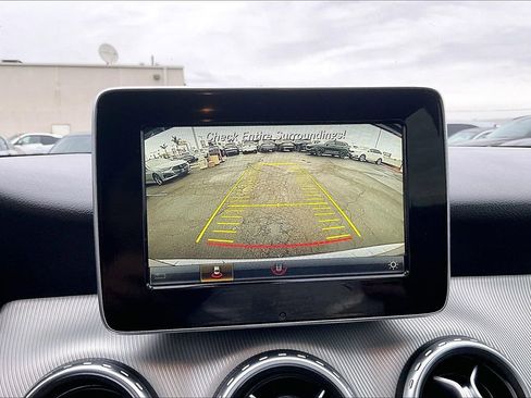 Used 2017 Mercedes-Benz GLA 250 4MATIC image 17