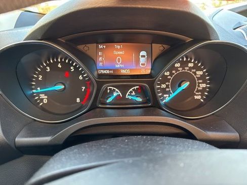 Used 2018 Ford Escape SE w/ SE Sport Appearance Package image 16