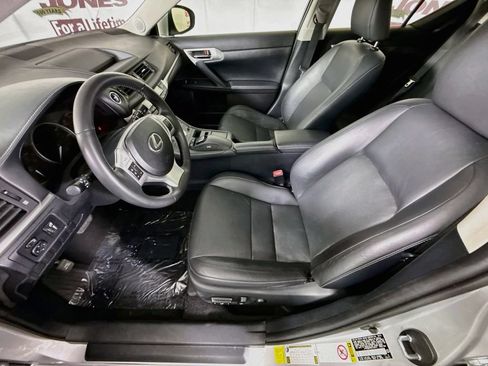 Used 2013 Lexus CT 200h w/ Leather Pkg FWD image 24