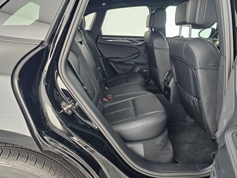 Used 2023 Porsche Macan AWD/4WD image 12